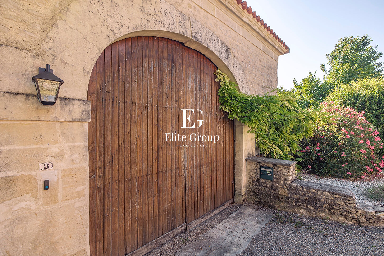 \u00c0 VENDRE - PROPRIETE \u00c0 25 MIN D'ANGOUL\u00caME - 5 PIECES - 210M2 2